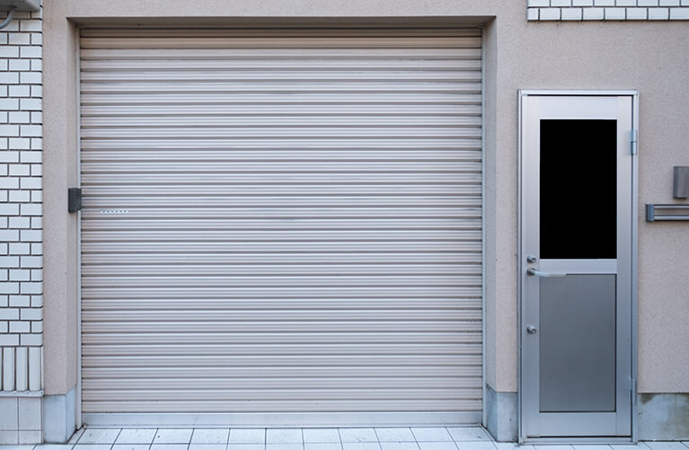 Winter Wonderland: Preparing Your Garage Door Opener for Nashville’s Holiday Chill